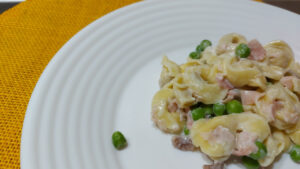 tortellini panna e prosciutto