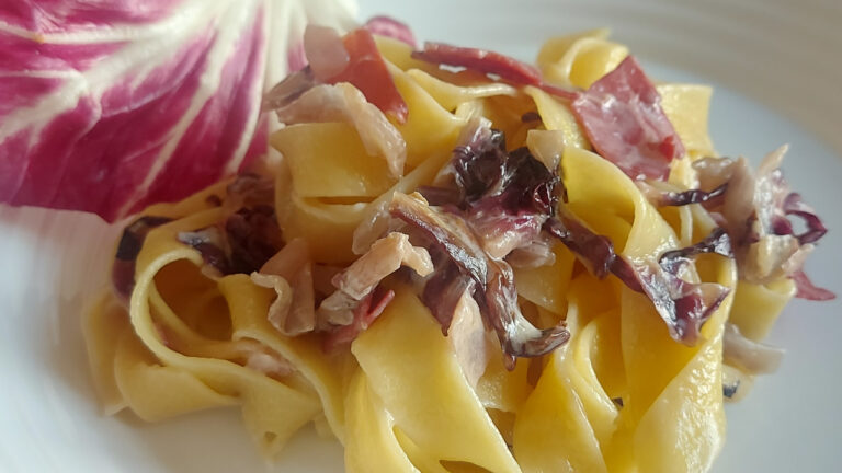 pappardelle al radicchio rosso e bresaola