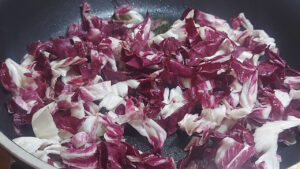 radicchio crudo in padella