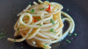 spaghetti con la colatura di alici di cetara