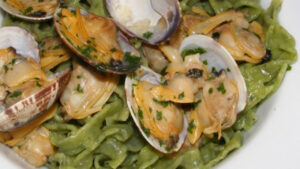 tagliolini pesto e vongole