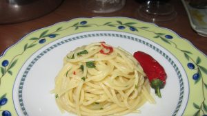 Spaghetti aglio olio e peperoncino