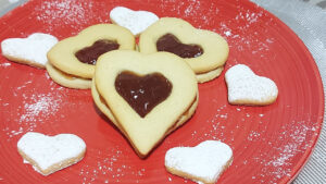 biscotti a cuore con marmellata