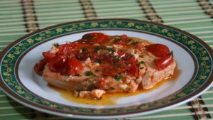 salmone con pomodorini