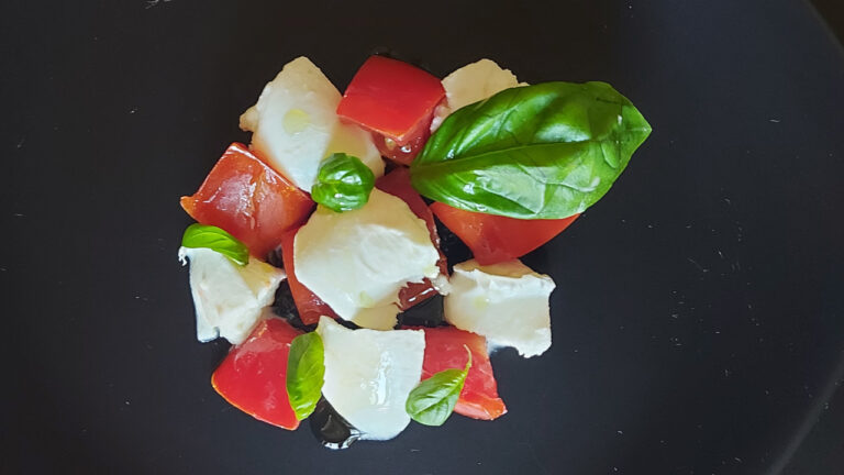 Caprese di mozzarella e pomodoro