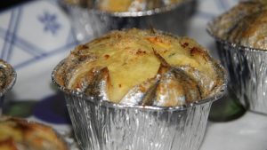 crosticina sul tortino di alici e patate