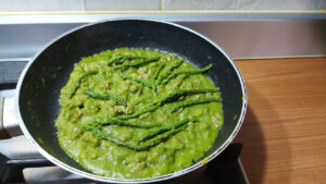 pasta asparagi e salsiccia condimento