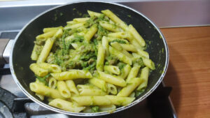 pasta con asparagi in padella