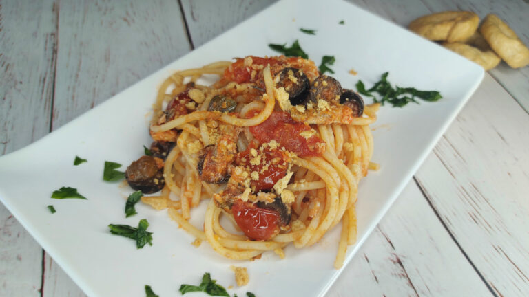 pasta con alici e taralli