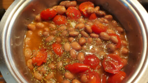 fagioli con sugo e aromi