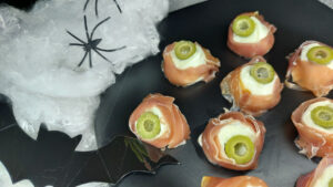 occhi di halloween con mozzarella