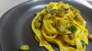 pasta con zucchine e curry