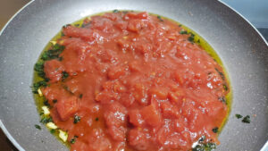 pomodoro crudo in padella