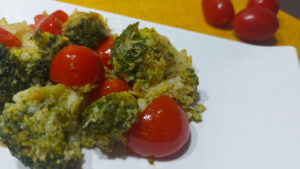 broccoli in padella con pomodorini