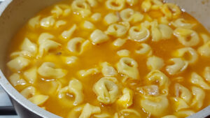 tortellini in brodo cotti