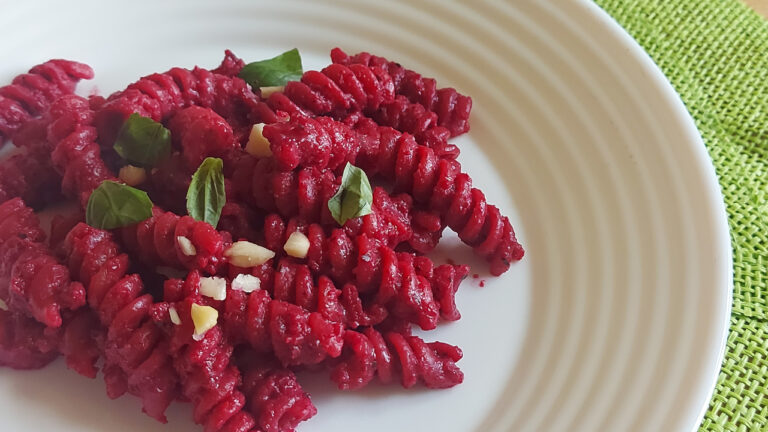 pasta con crema di barbabietola